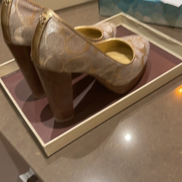 Coach hells - Picture 4 of 4